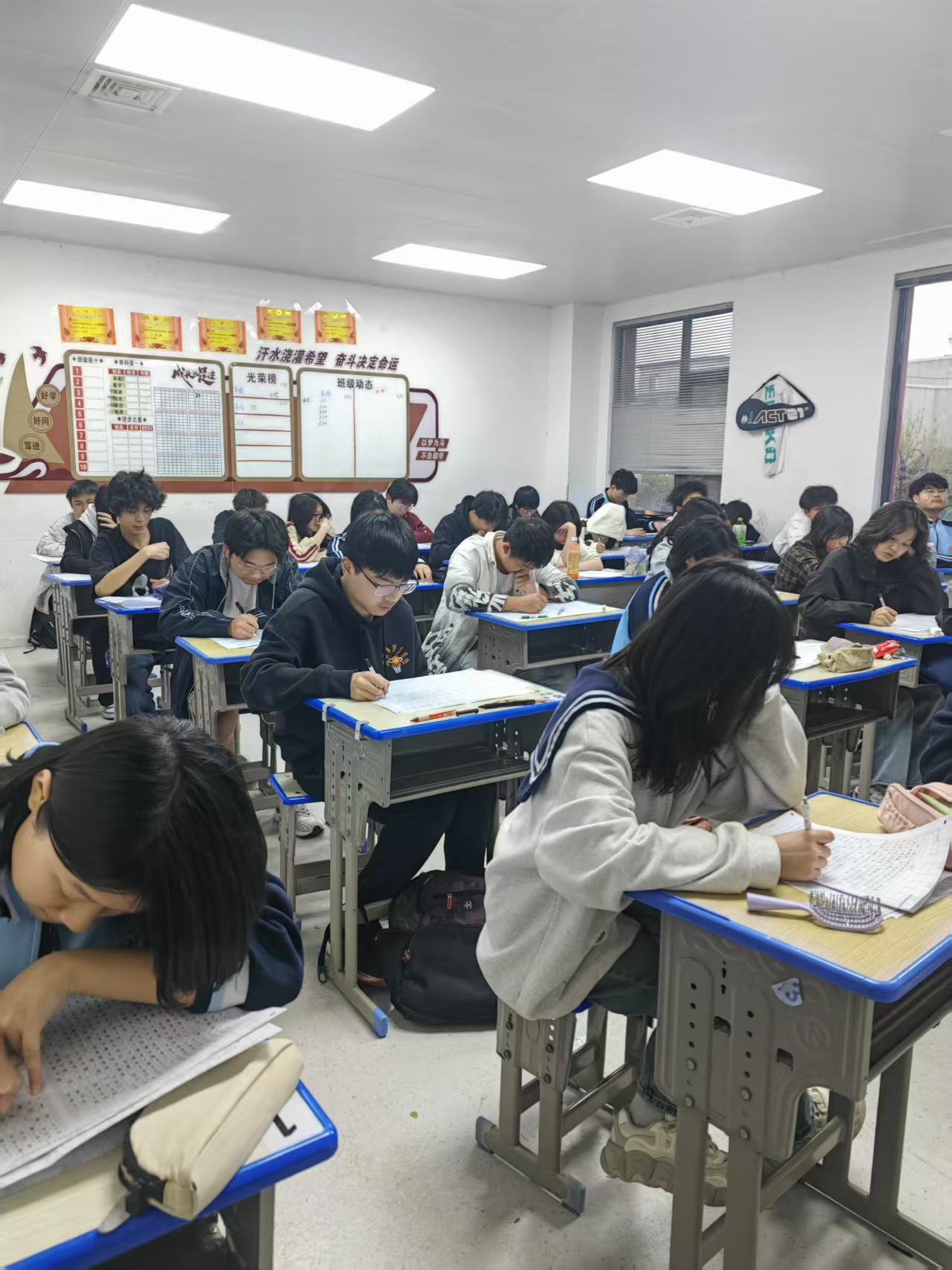 以考促学，以考促教——世达外国语学校月考考试