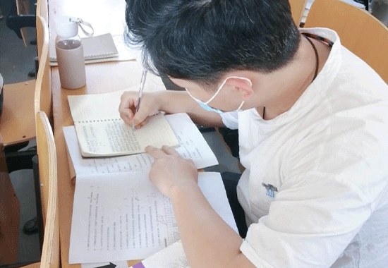 高三复学半月,防疫备考井然 高三复学半月,防疫备考井然