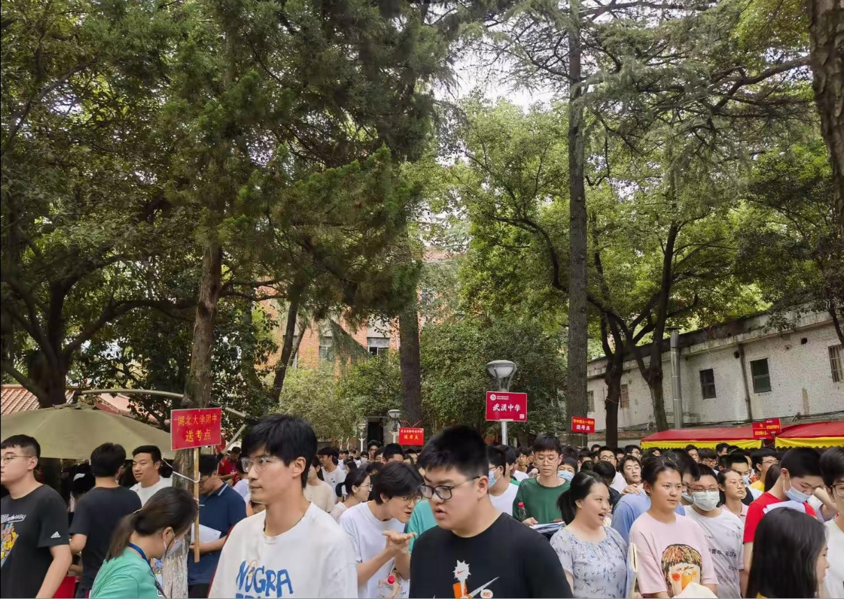 昨日撒下勤奋种，今朝一博必成功！